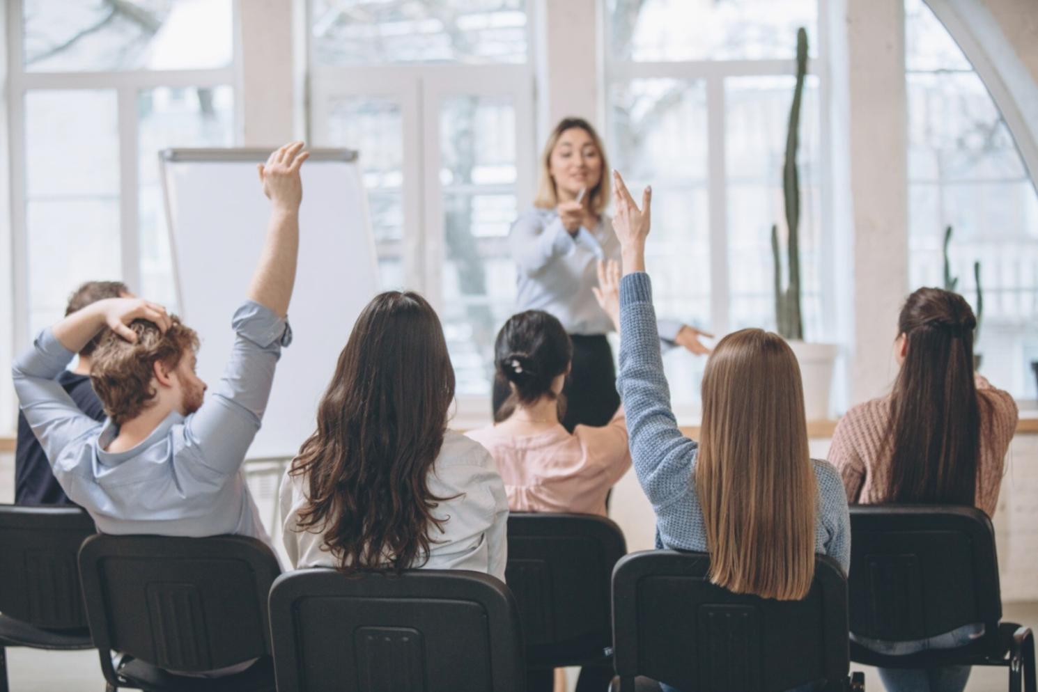 Formation en analyse financière avec documents et graphiques